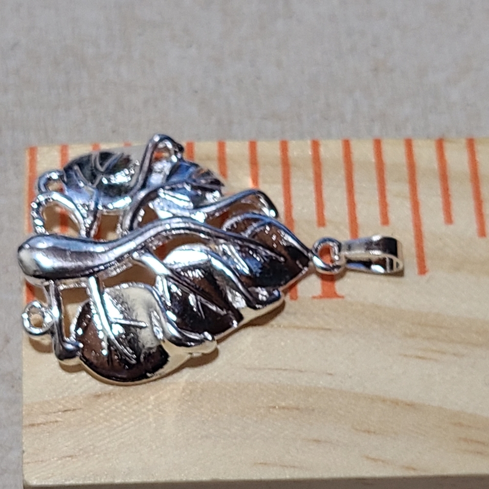 Silver leaf tree charm - Picture 4 of 16